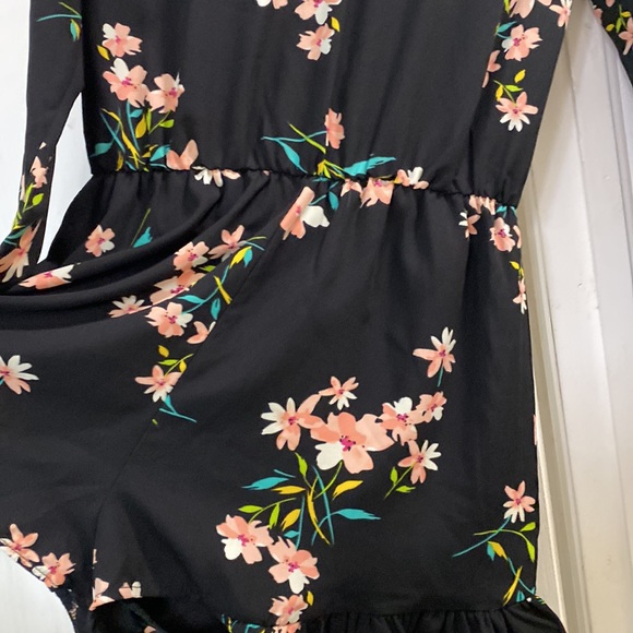 Pins And Needles
Women's Silky Ruffle-Short Romper Small - Picture 9 of 9